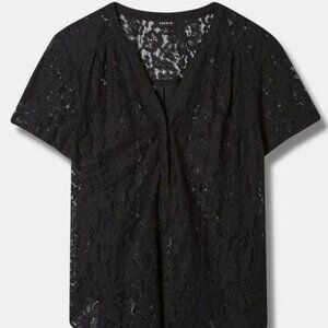 NWT - Torrid Black Harper Lace Short Sleeve Blouse size 2